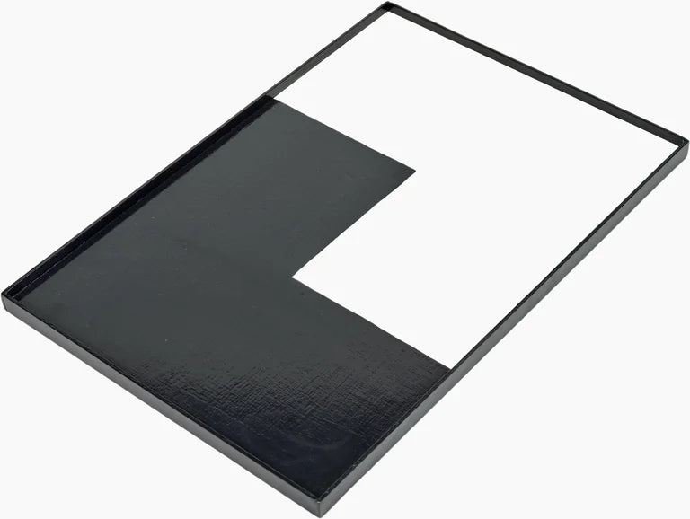 Plateau en bois noir et blanc - by Marie Michielssen