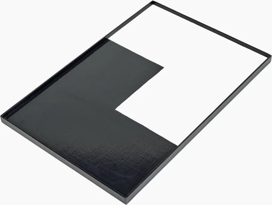 Plateau en bois noir et blanc - by Marie Michielssen